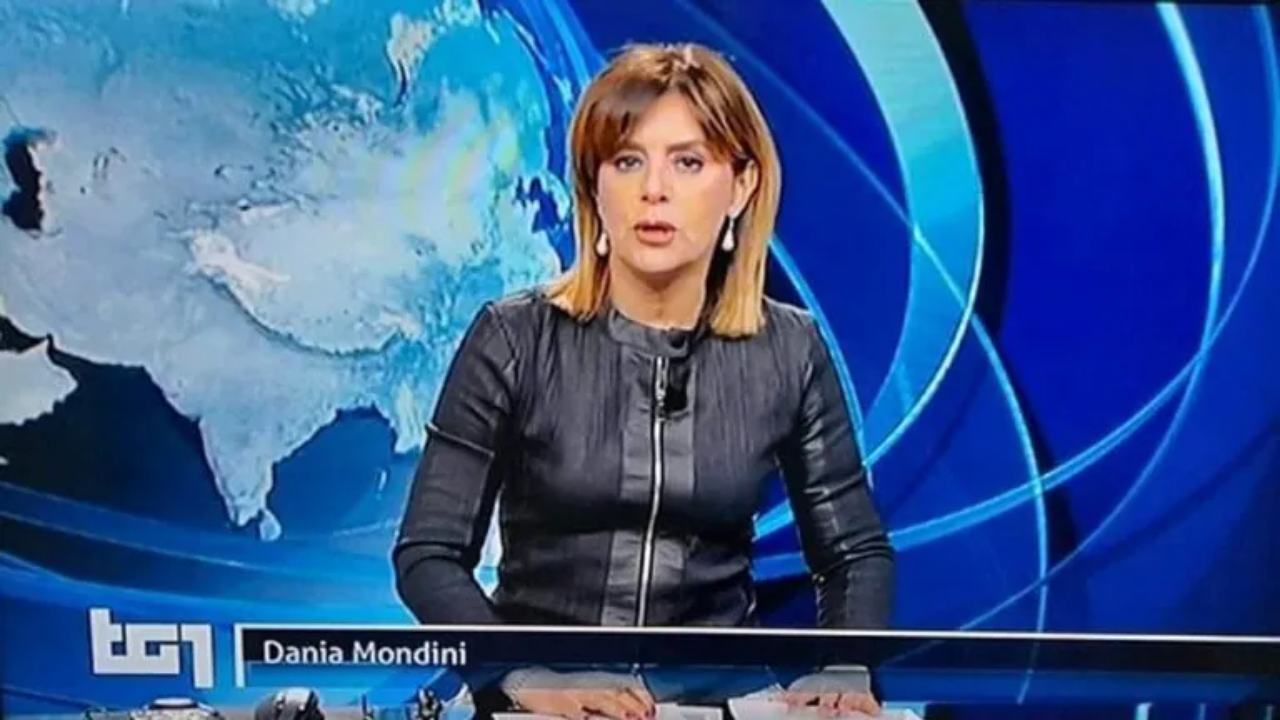 stalking Rai Dania Mondini