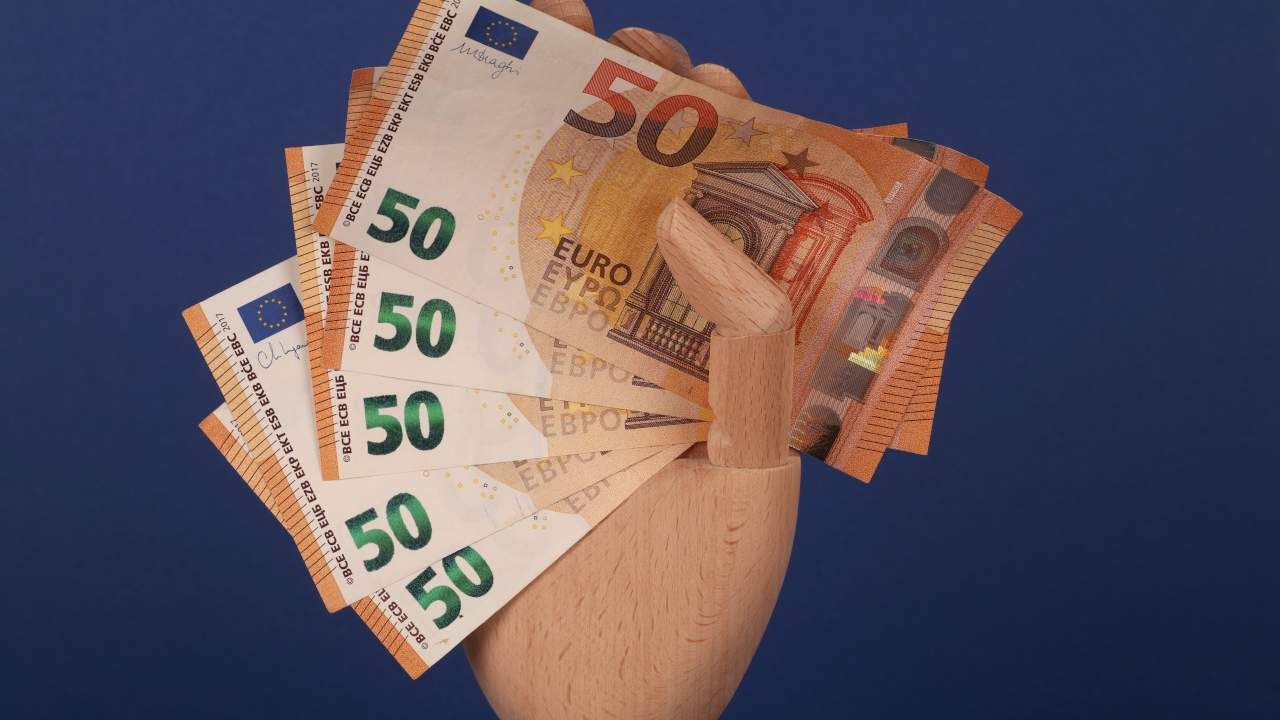 Tetto contanti 10mila euro destra sinistra dibattito