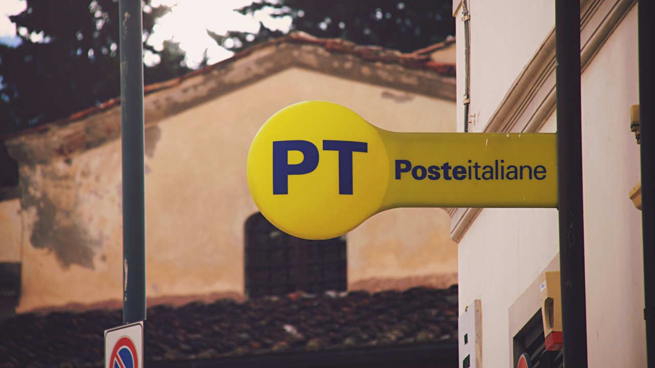 Proteste ufficio postale chiuso Lega