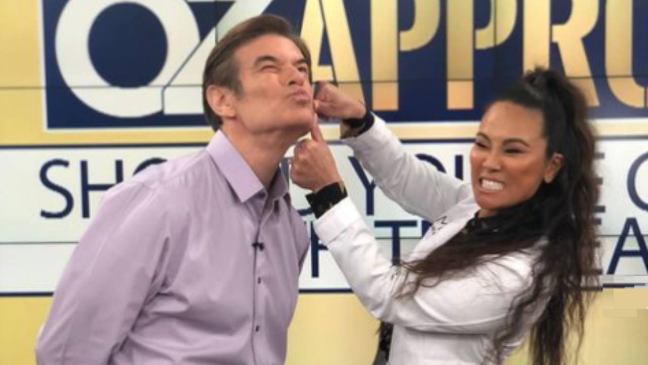 Pimple Popper visita sandra lee