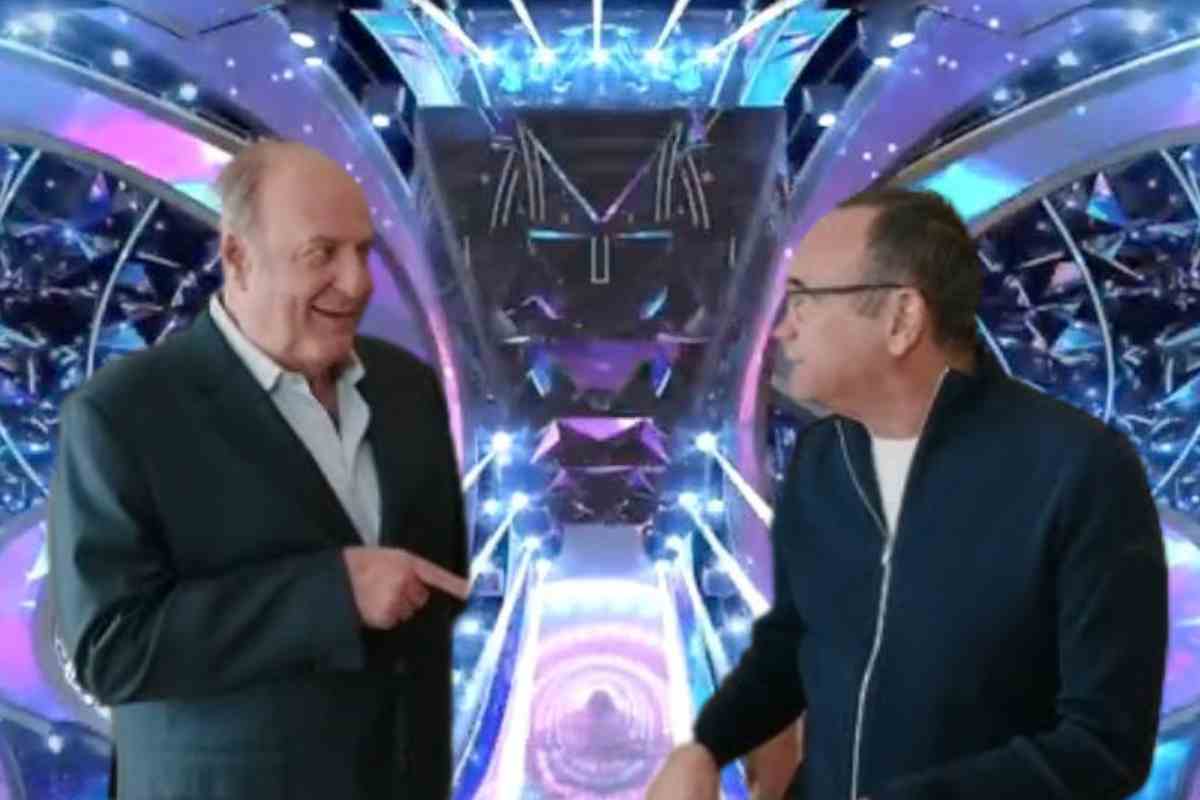 fotomontaggio di Gerry Scotti e Carlo Conti a Sanremo sul palco